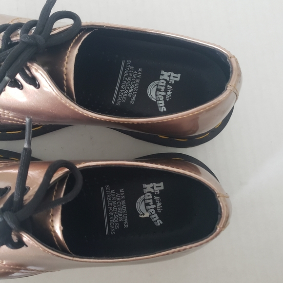 Dr. Martens Rose Gold Chrome Metallic Oxford Lace Up Shoes Size 6 Like New - Picture 6 of 10